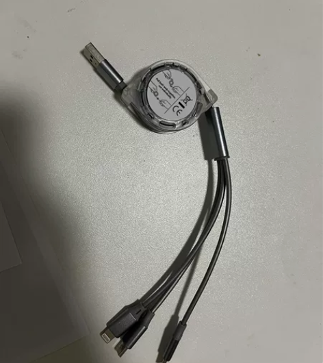 全新 一拖三iphone数据线三合一充电线...
