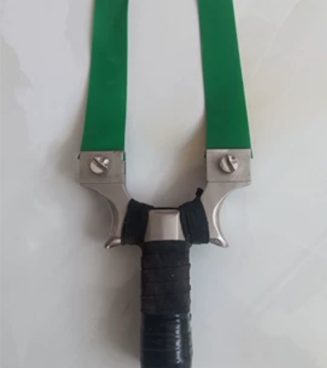 喜欢玩弹弓看看，便宜出，，带德国绿皮筋5付...