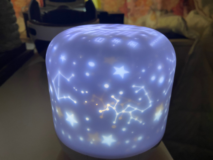 全新有道英语星空灯，带包装，带十八张英文星...