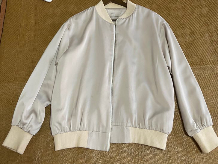 绸缎面棒球外套 实体店购入 图二 四有轻微...