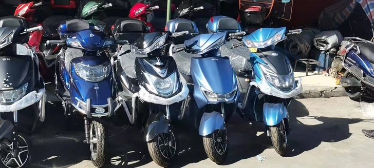 批发零售各型踏板车，电动车