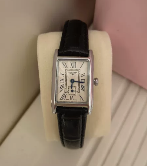 浪琴手表，包装都在，很好看，很新，这个价格...