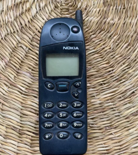 老款诺基亚手机一个。 感兴趣的话点“我想要...