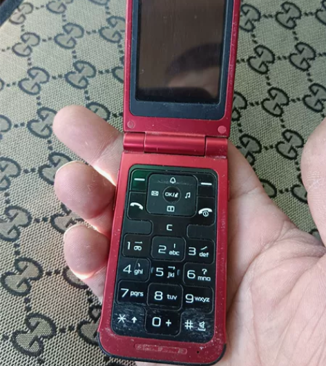 三星E428手机一台，保开机别的不保，一机...