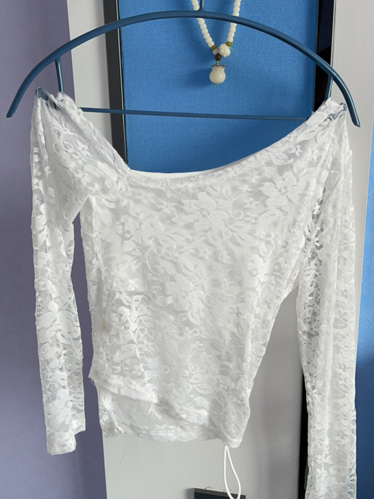 斜肩蕾丝衫全新