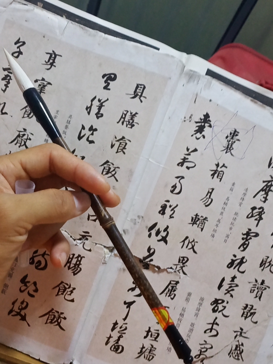 纯动物毛毛笔。细嫩光锋。御笔黄狼尾。鼠须，...