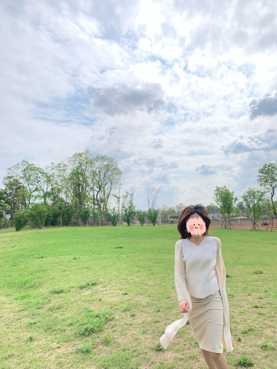 白色开衫 v领毛衣