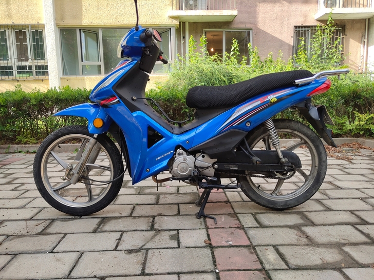 宗申弯梁摩托车