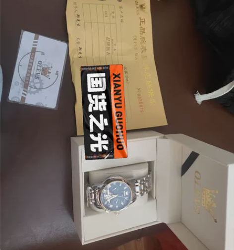 欧利时手表,白面带金,不想戴了,可以调节大...