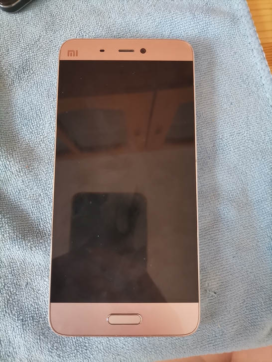 小米5一台，手机品相不错，要的朋友联系