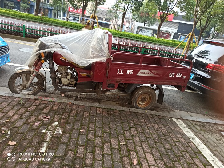 摩托三轮车