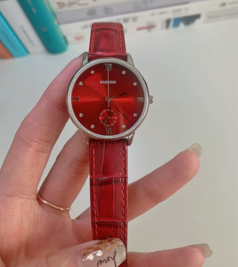 雷诺红色表盘皮质表带女表 全新 买回来闲置...