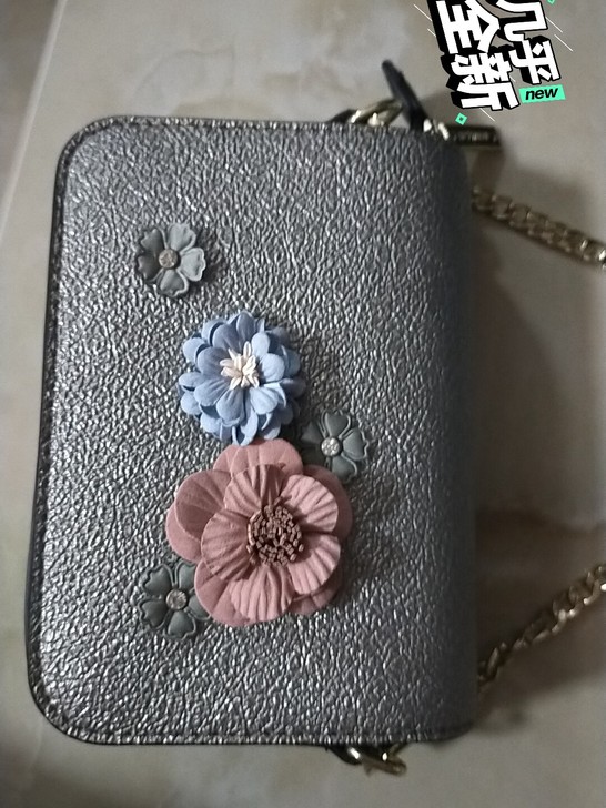 小包包,可放手机,不退不换,偏远地区不包邮。