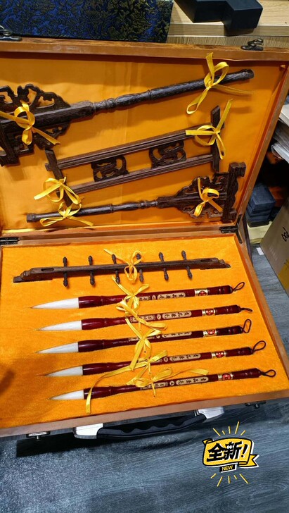 湖州毛笔5支礼盒装，鸡翅木笔架，仅此一套，...