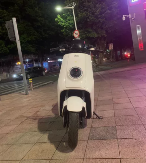 小牛电动 名绑NQI动力版 20年落地,实...