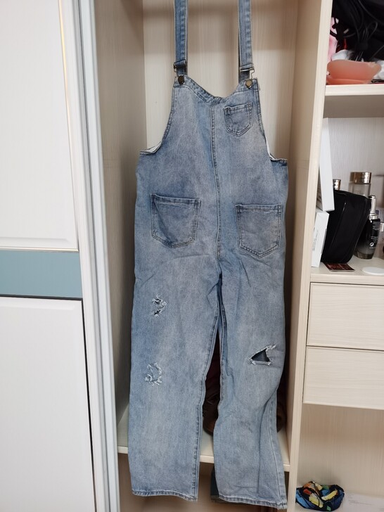 牛仔连衣裤,样式好看,怀孕时候穿的,现在有...