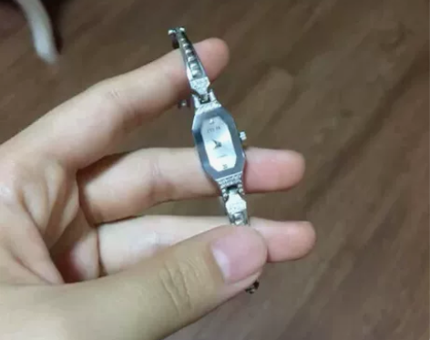 飞亚达女表飞亚达女表，九成新，顺丰到付，不...