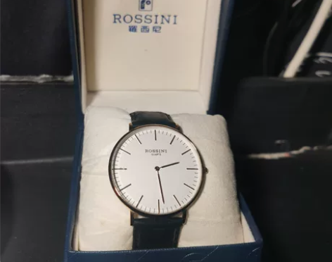 罗西尼手表 多余卖出几乎全新Rossini...