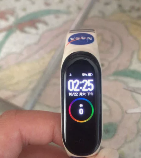 小米手机4nfc，9新，没有任何问题。想下...