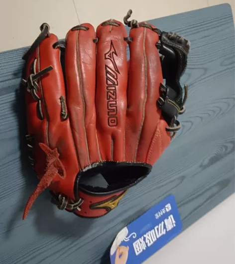 正品美津龙棒垒球手套，300低价出售 感兴...
