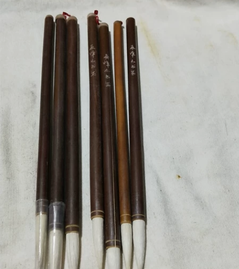周虎臣毛笔，峰长5厘米左右一根看好老的10...
