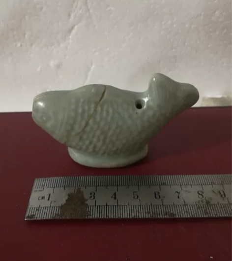 文房龙泉水注，有破损，可作标本用，具体品相...