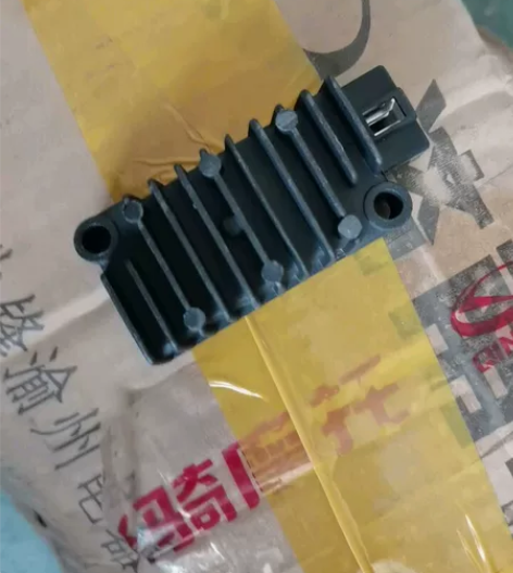 雅马哈凌鹰125迅鹰ZY125稳压器整流器...