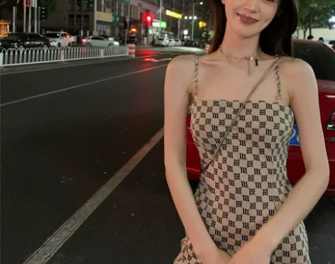 【狂欢价】2021年春夏新款法式修身设计感...