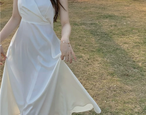 法式性感纯欲露背蝴蝶结V领白色吊带连衣裙女...