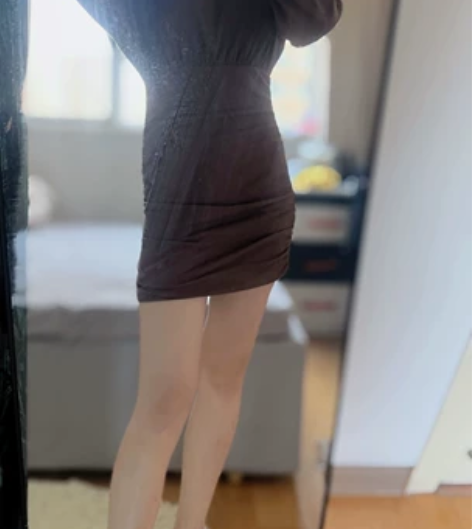 秋冬针织v领褶皱包臀裙收腰 水洗过一次 颜...