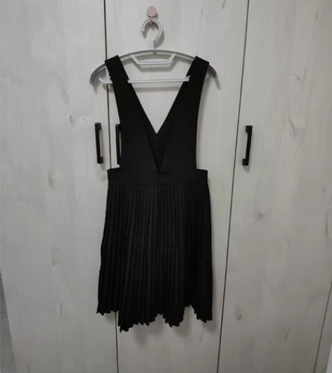 春秋黑色背带裙,160 cm 感兴趣的话点...