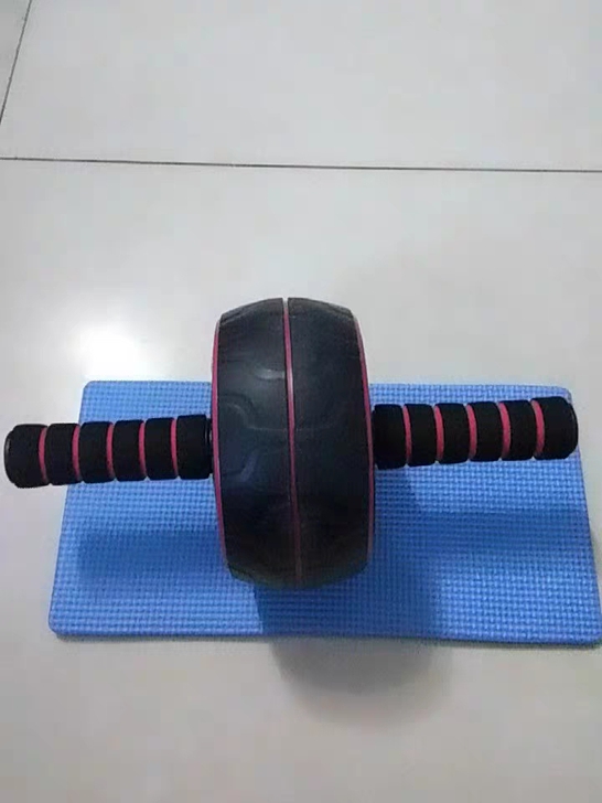 开健身房剩下的 全新健腹轮卷腹肌滚轮滑速成...