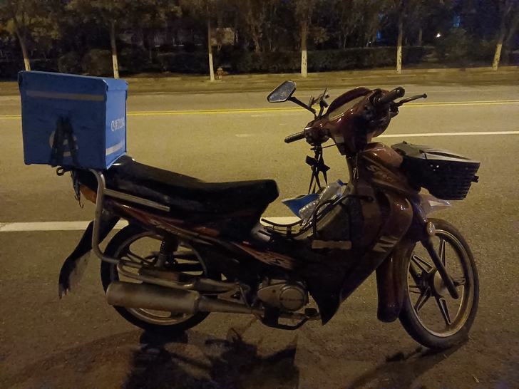 外卖摩托车 新换的前后轮胎化油器 和车链 ...