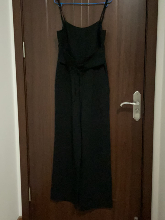 欧时力，M码，连体裤，中间有抽绳可以调节腰...