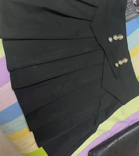 黑色百褶裙 时尚减龄 面料好 带内衬 90...