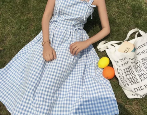 小清新格子蝴蝶结露背吊带连衣裙中长款大摆裙...