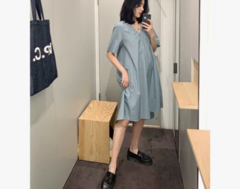 极简冷淡cos风雾蓝色缩褶V领宽松显瘦A字...