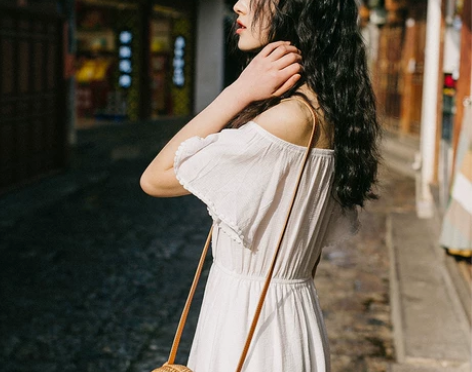 半价清仓闺蜜装裙子女中长款一字肩白裙度假风...
