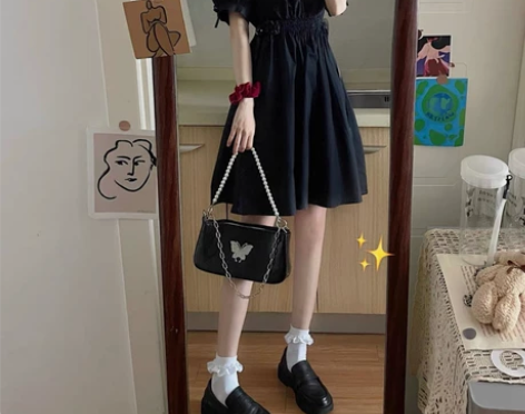 出泡泡袖连衣裙，全新未穿，衣服太多闲置出，...