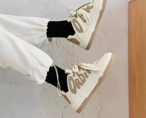 全新低价出售  港风复古百搭小白鞋女202...