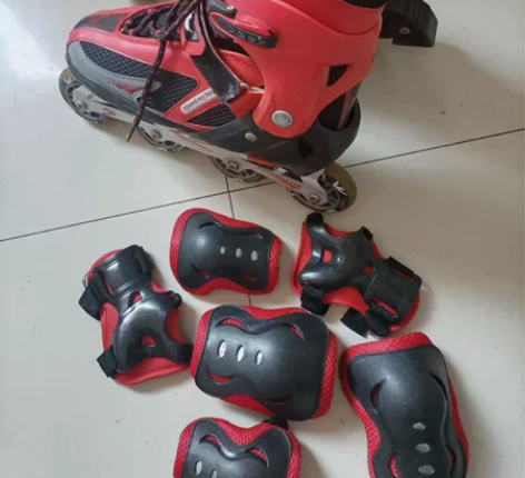 旱冰鞋，店里二百多买的，孩子一时兴致买的，...