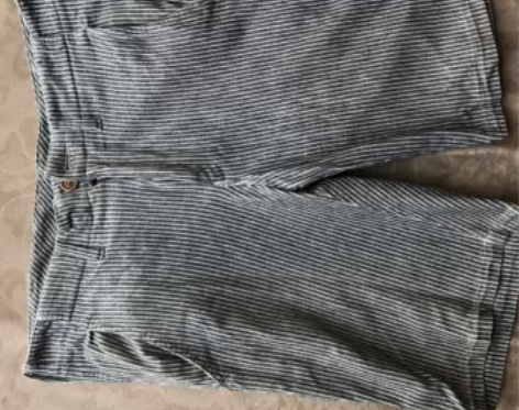 条纹男短裤 质感非常好 灰色条纹男短裤，修...