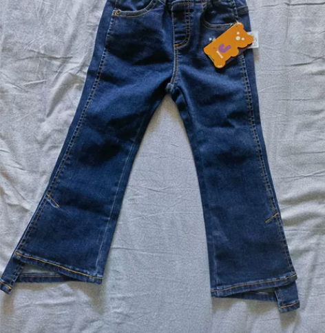 喇叭蓝色牛仔裤 100码 闲置全新女童10...