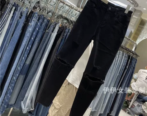 一裤两穿牛仔裤女秋新款显瘦小脚裤膝盖大破洞...