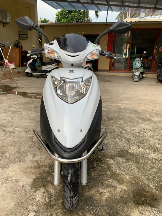 豪爵新天玉125踏板摩托车，准新车状态，2...