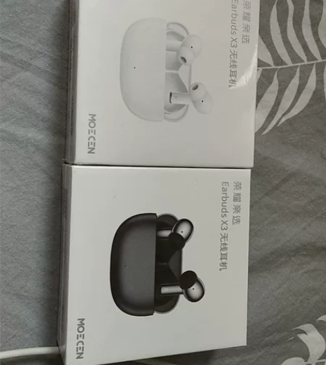 荣耀耳机x3 买来和女朋友一人一个的，现在...