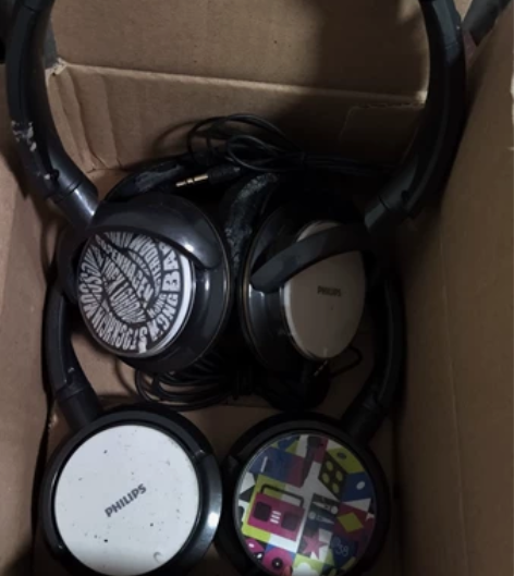 两个飞利浦原装老耳机，头梁脱皮了，耳棉扔了...