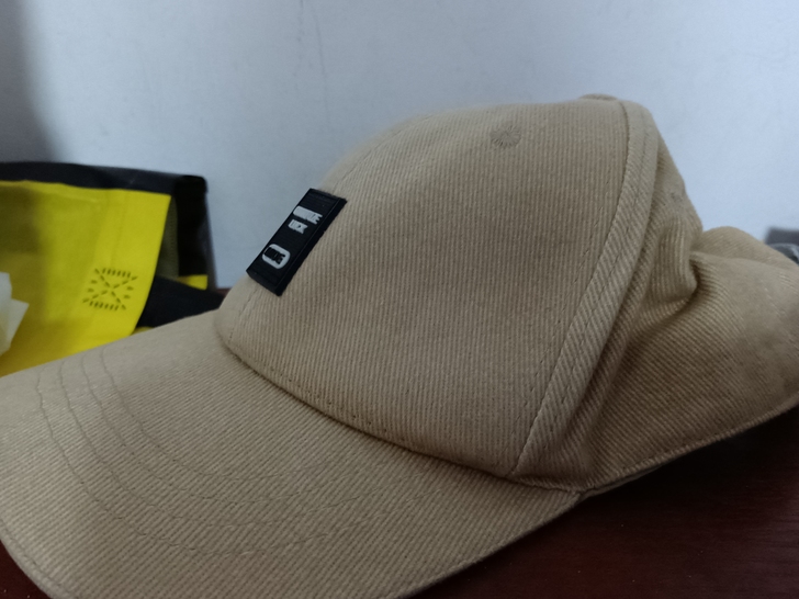 棕色棒球帽，时尚好搭配，不变形，不掉色。