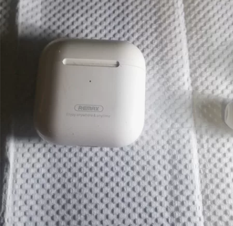 睿量蓝牙耳机充电仓左耳丢失。充电仓25已出...