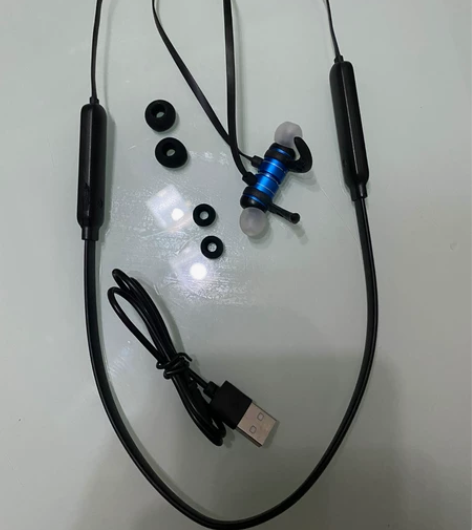 几乎全新的蓝牙运动耳机，续航时间长，低音表...